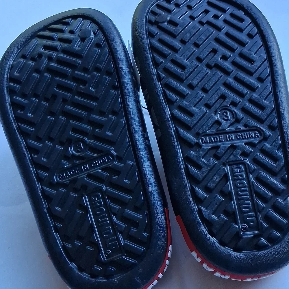 NWT Kids Spiderman Marvel slides. Size 3